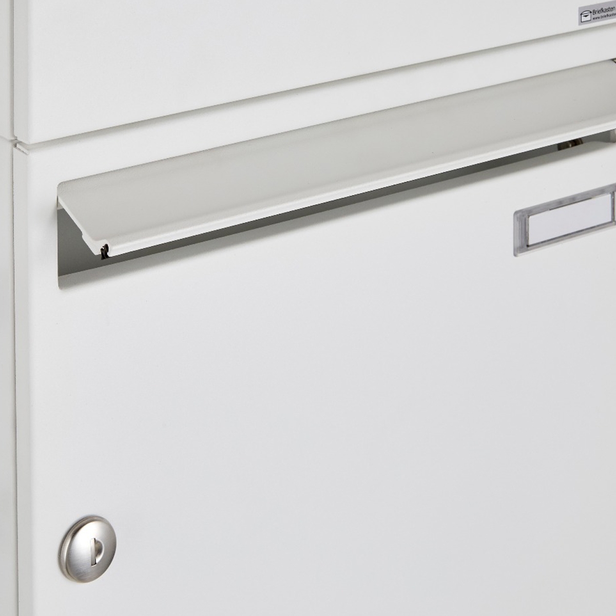 Buzón de superficie BASIC 382A AP con compartimento para periódicos - blanco tráfico RAL 9016