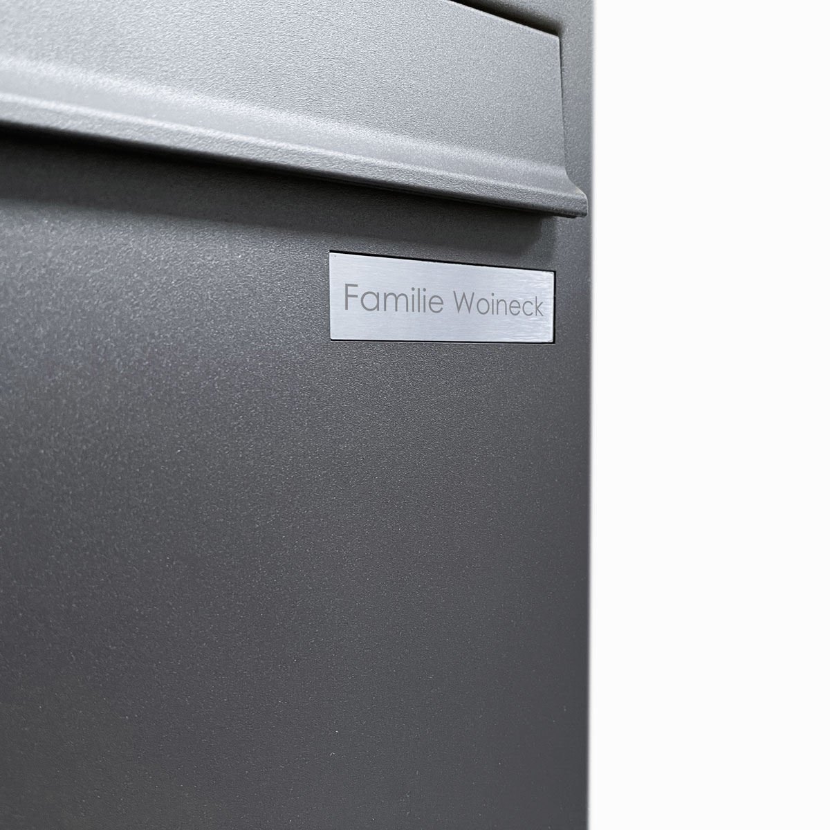 3703a0df771f989332e83ccf2623827b388b5c45 Flush-mounted nameplate for BASIC letterbox - 2-part - carrier plate + nameplate