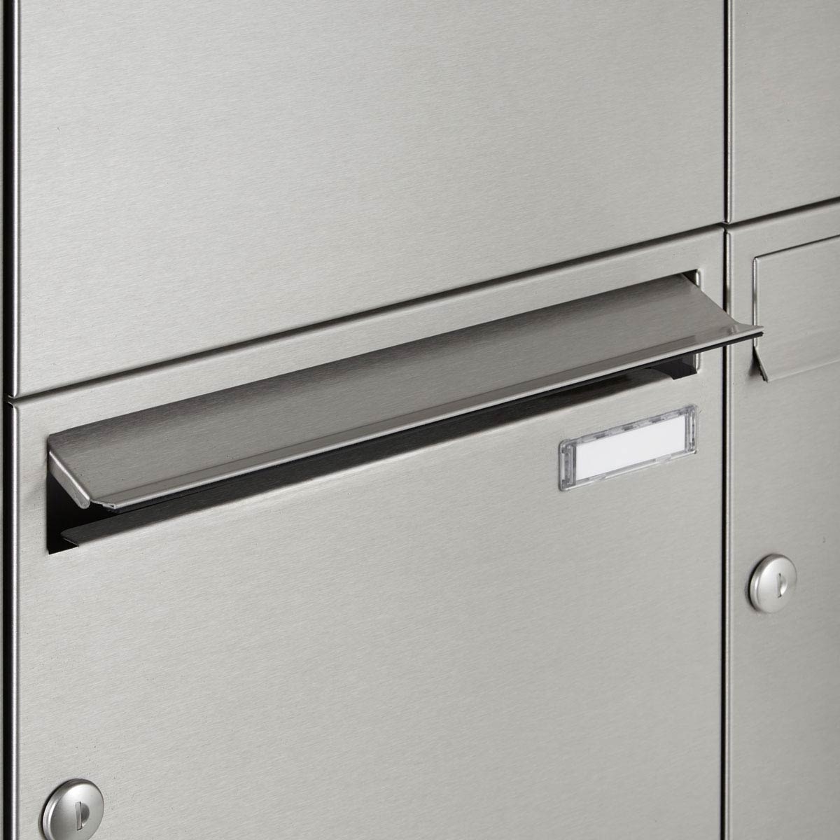 1 boîte aux lettres Design BASIC Plus 381X ST-R avec compartiment à journaux fermé - inox brossé