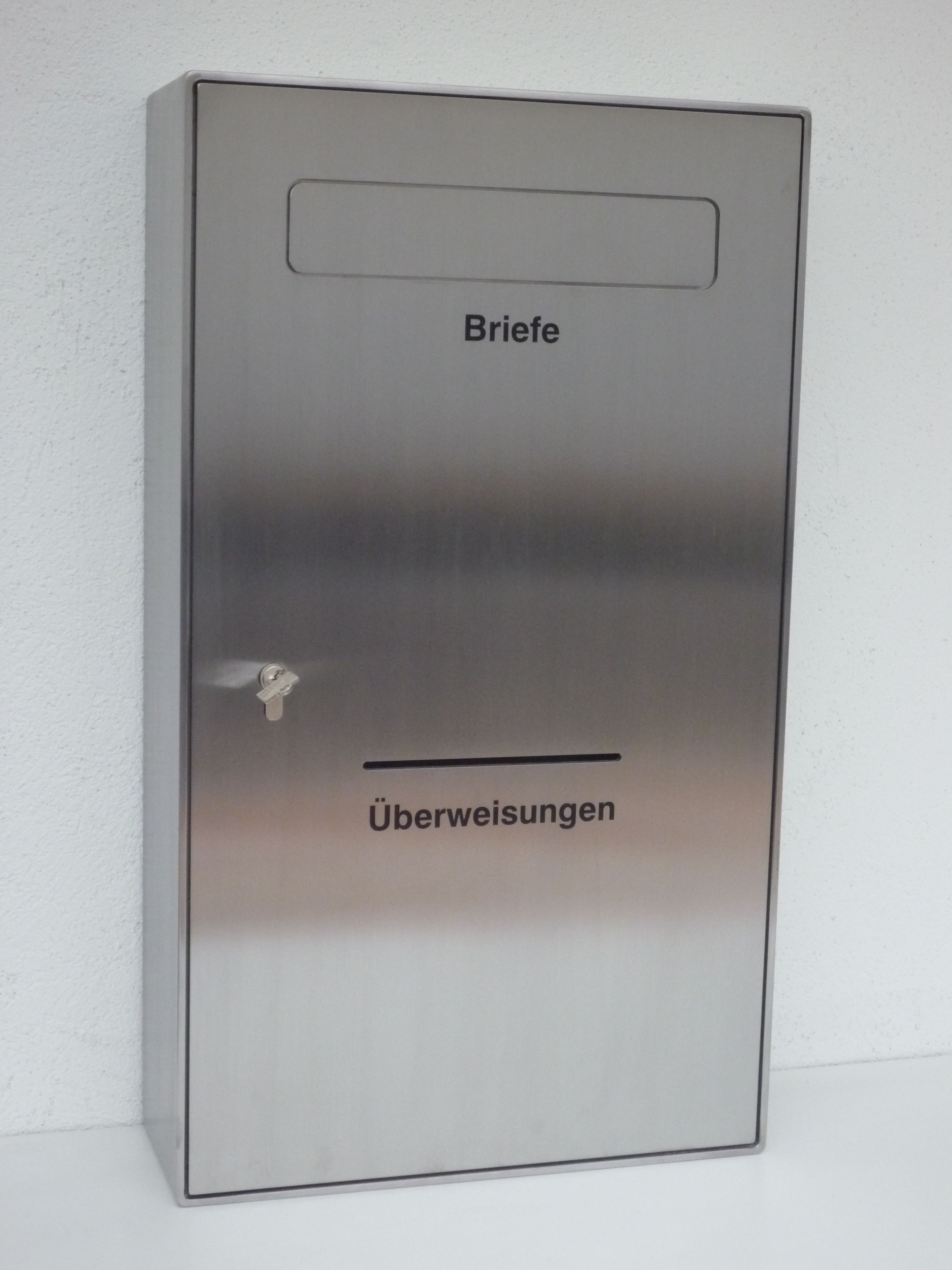 Sicherheits Briefkasten Typ 126 AP + Überweisungsschlitz -  Edelstahl geschliffen Sicherheits Briefkasten Typ 126 AP + Überweisungsschlitz -  Edelstahl geschliffen