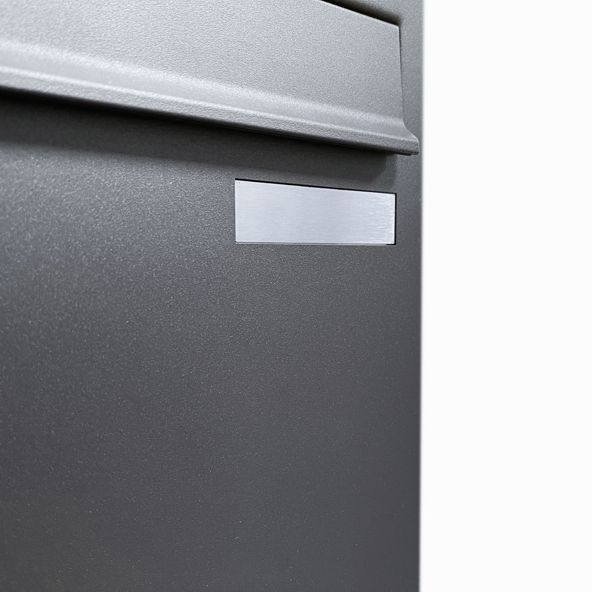 c5e020ccdaad0a148daf6ee9969e0055e2a2fe8c Flush-mounted nameplate for BASIC letterbox - 2-part - carrier plate + nameplate