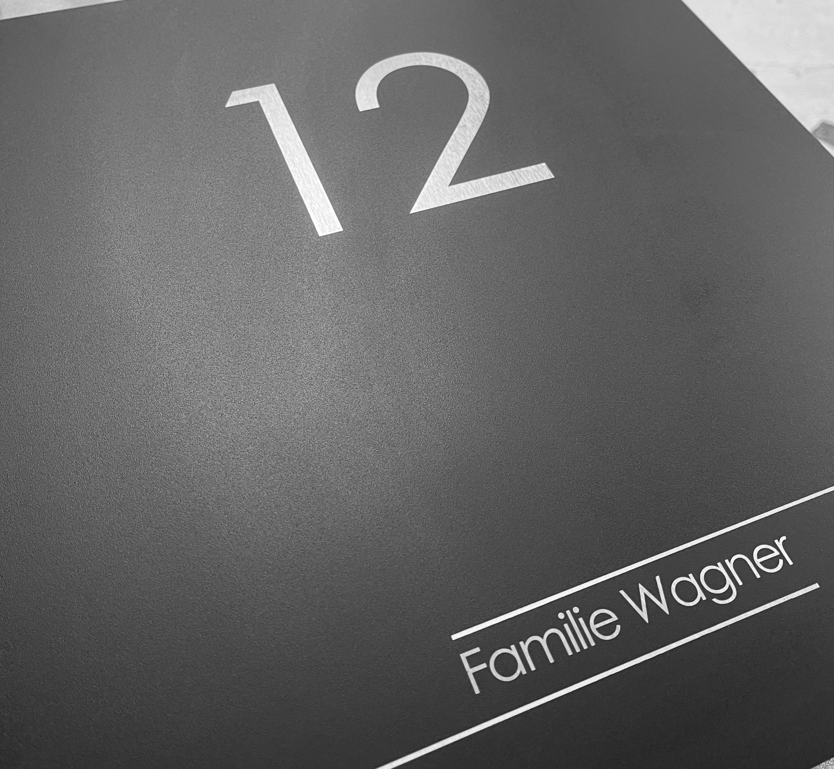 3b235a835a9296c4faf41d15b1c3dd41a2530c1a Design letterbox SCHILLER MEDIUM VAR - stainless steel V2A, powder-coated in RAL 7016 anthracite grey fine structure matt