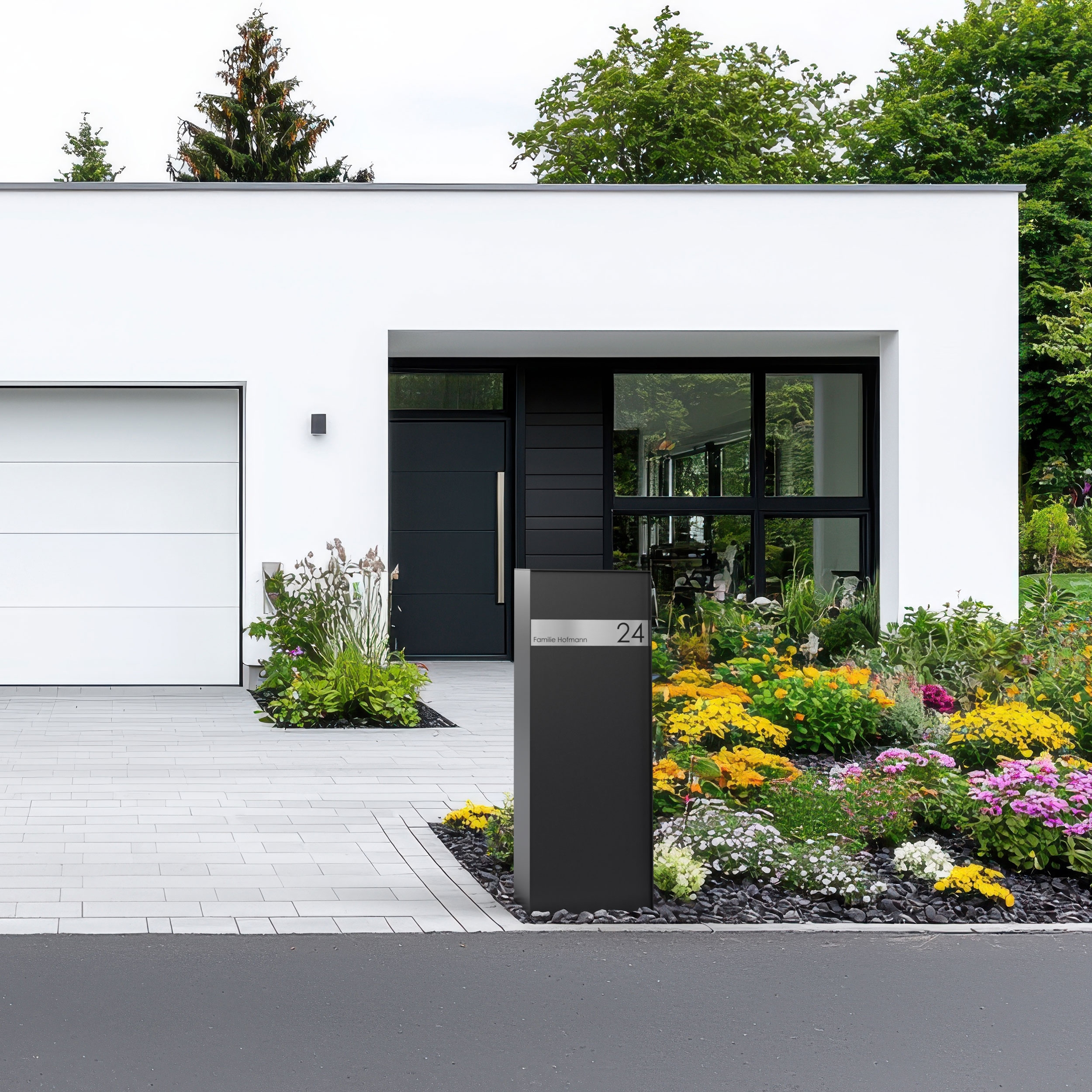Freistehender Paketbriefkasten KÄSTNER - Design One - RAL 9005 tiefschwarz - Entnahme hinten Freistehender Paketbriefkasten KÄSTNER - Design One - RAL 9005 tiefschwarz - Entnahme hinten