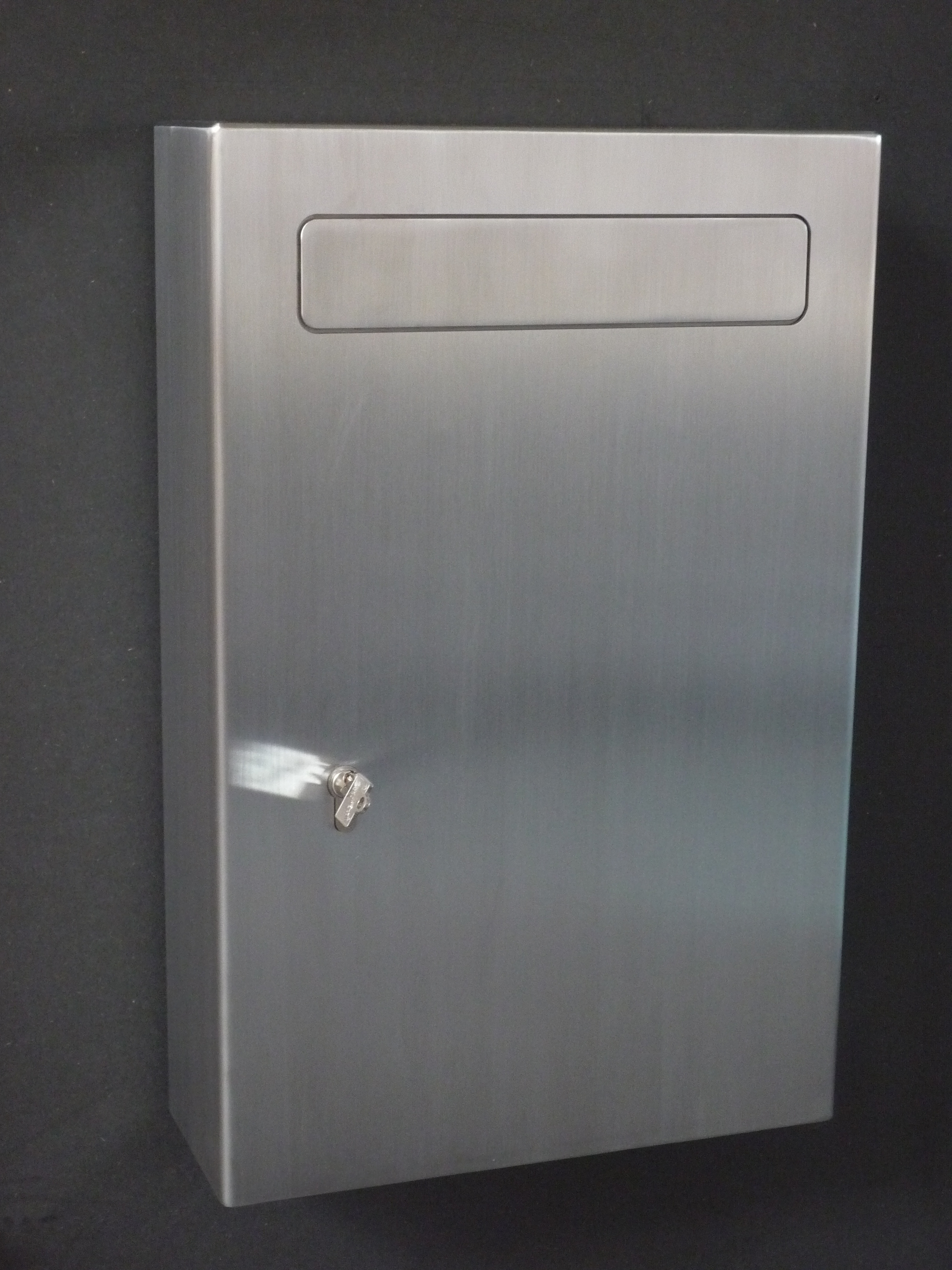 Security letterbox type 114 monoform - polished stainless steel Security letterbox type 114 monoform - polished stainless steel