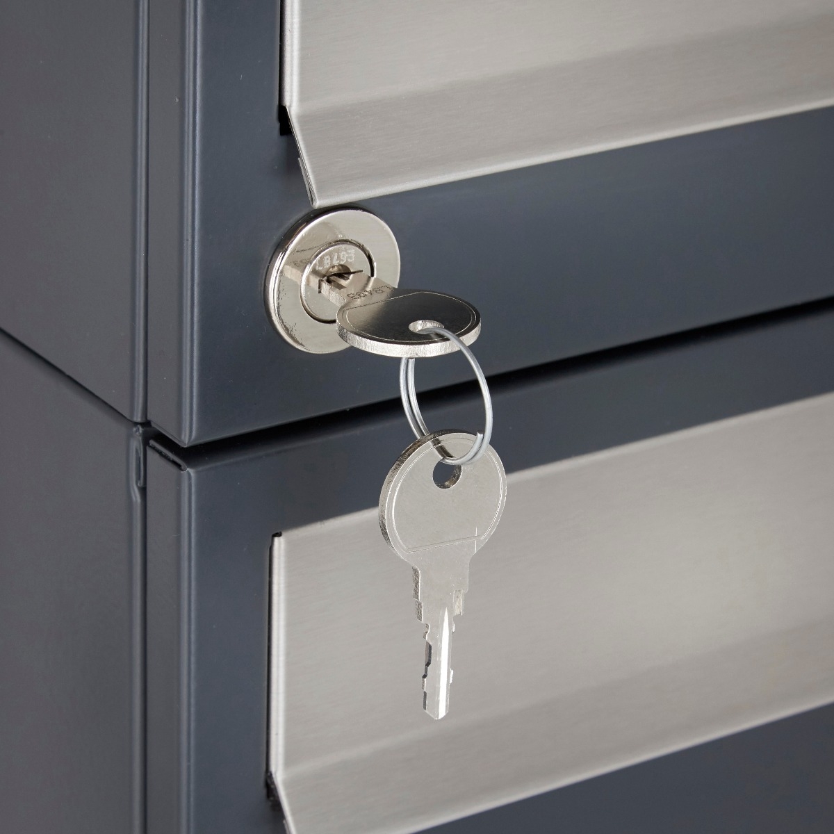 2er Aufputz Briefkastenanlage Design BASIC 385A AP - Edelstahl-RAL 7016 anthrazitgrau