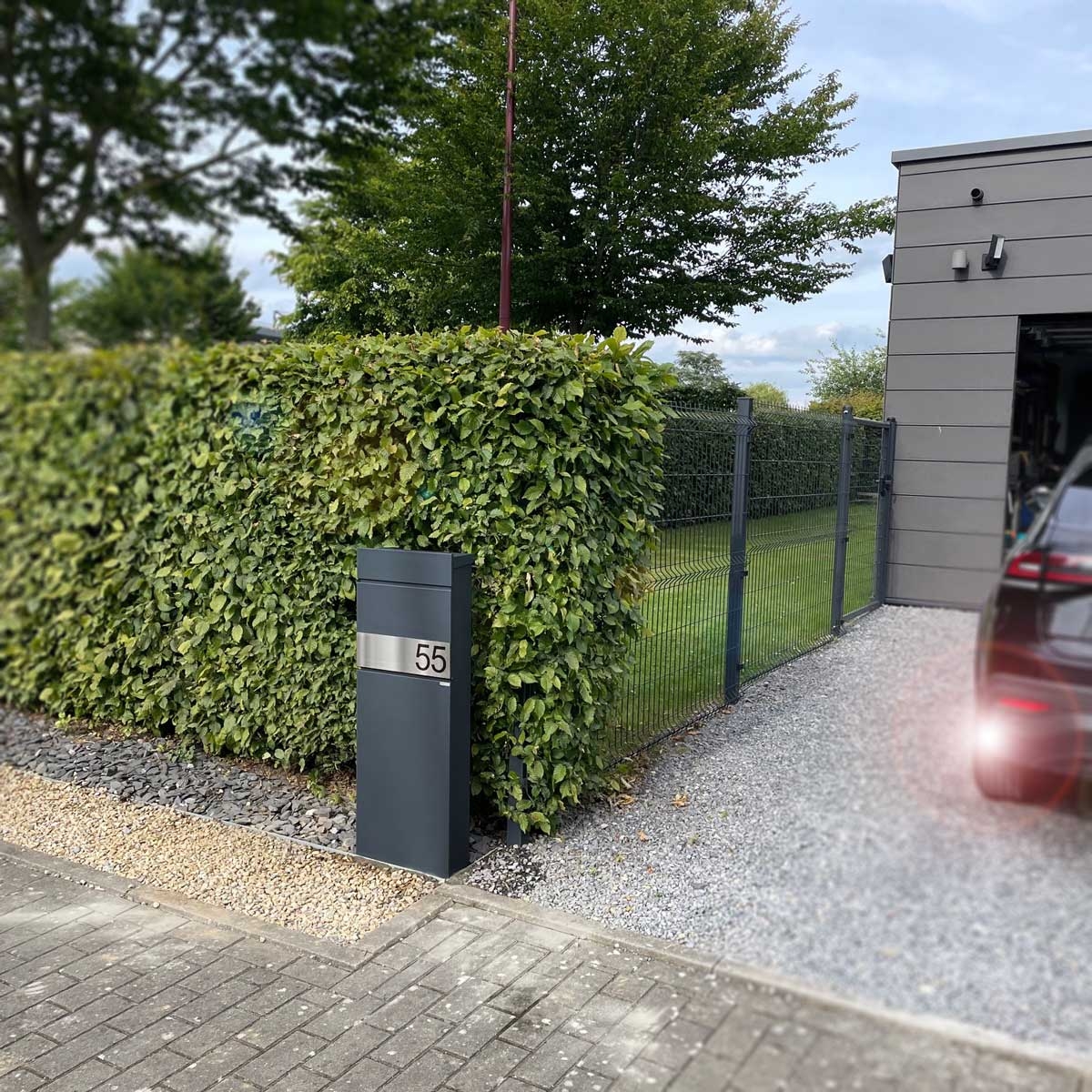 Pedestal letterbox LESSING Edition - Design Elegance 1 - RAL 7016 anthracite grey Pedestal letterbox LESSING Edition - Design Elegance 1 - RAL 7016 anthracite grey