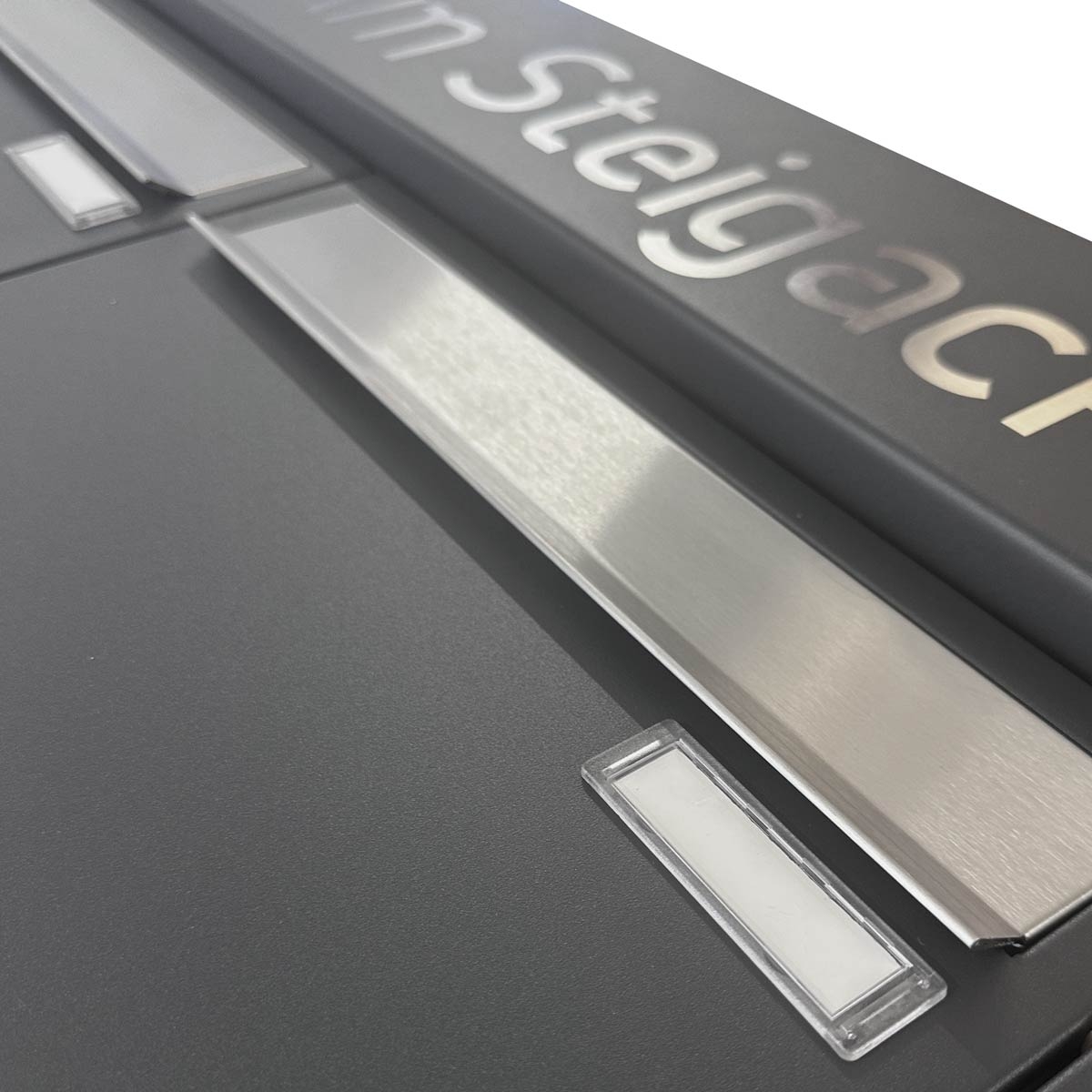 1 sistema di cassette postali Design BASIC - Edizione NELLY - BI-Colore VA-RAL 7016 grigio antracite