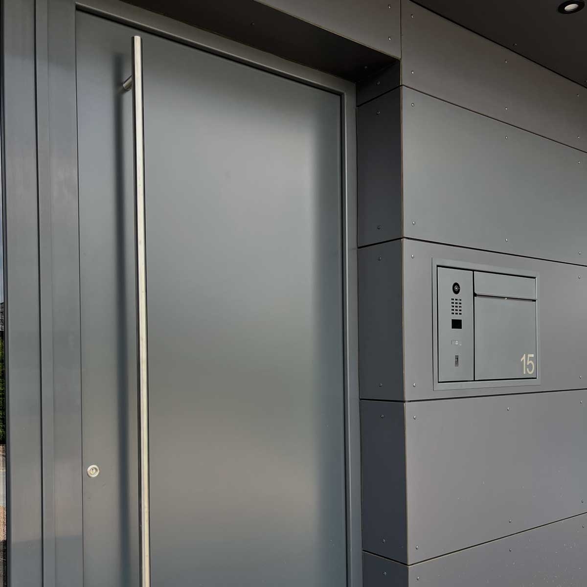 Design flush-mounted letterbox GOETHE UP with DoorBird video intercom - RAL of your choice Design flush-mounted letterbox GOETHE UP with DoorBird video intercom - RAL of your choice