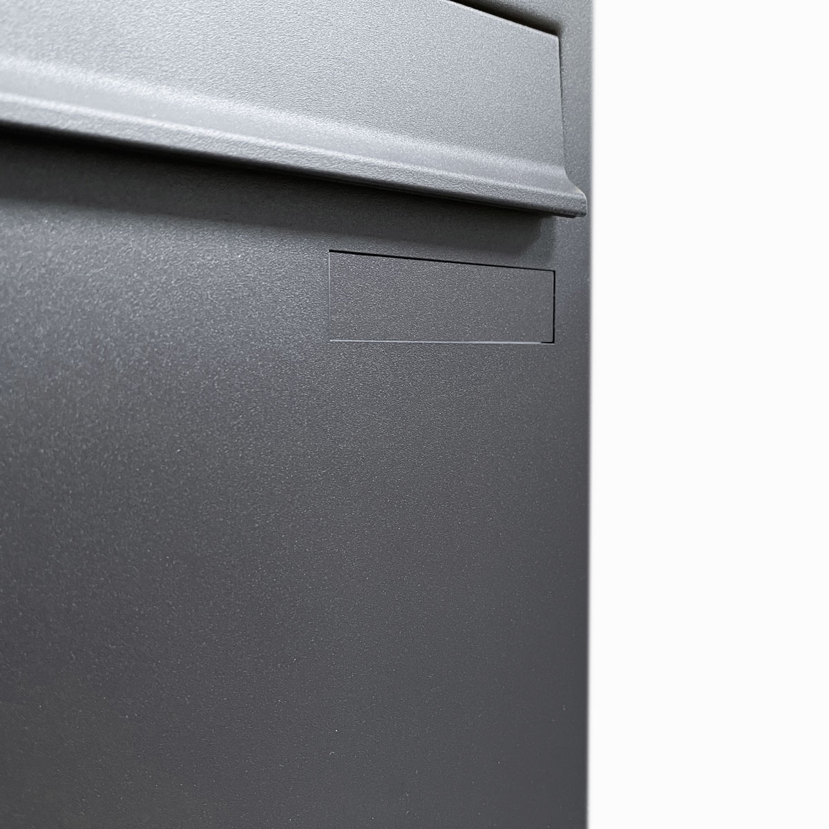 Letterbox pedestal BASIC Plus 864X with parcel compartment 550x370 & bell box - RAL of your choice Letterbox pedestal BASIC Plus 864X with parcel compartment 550x370 & bell box - RAL of your choice