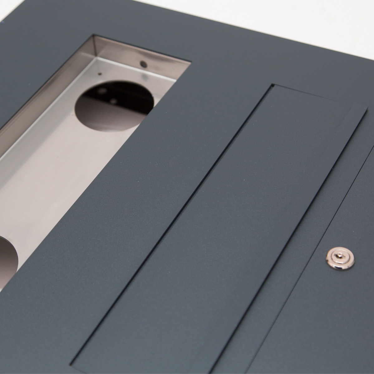 Cassetta per le lettere autoportante in acciaio inox Designer BIG - RAL a scelta - Sistema GIRA 106 - predisposta per 3 ingressi Cassetta per le lettere autoportante in acciaio inox Designer BIG - RAL a scelta - Sistema GIRA 106 - predisposta per 3 ingressi