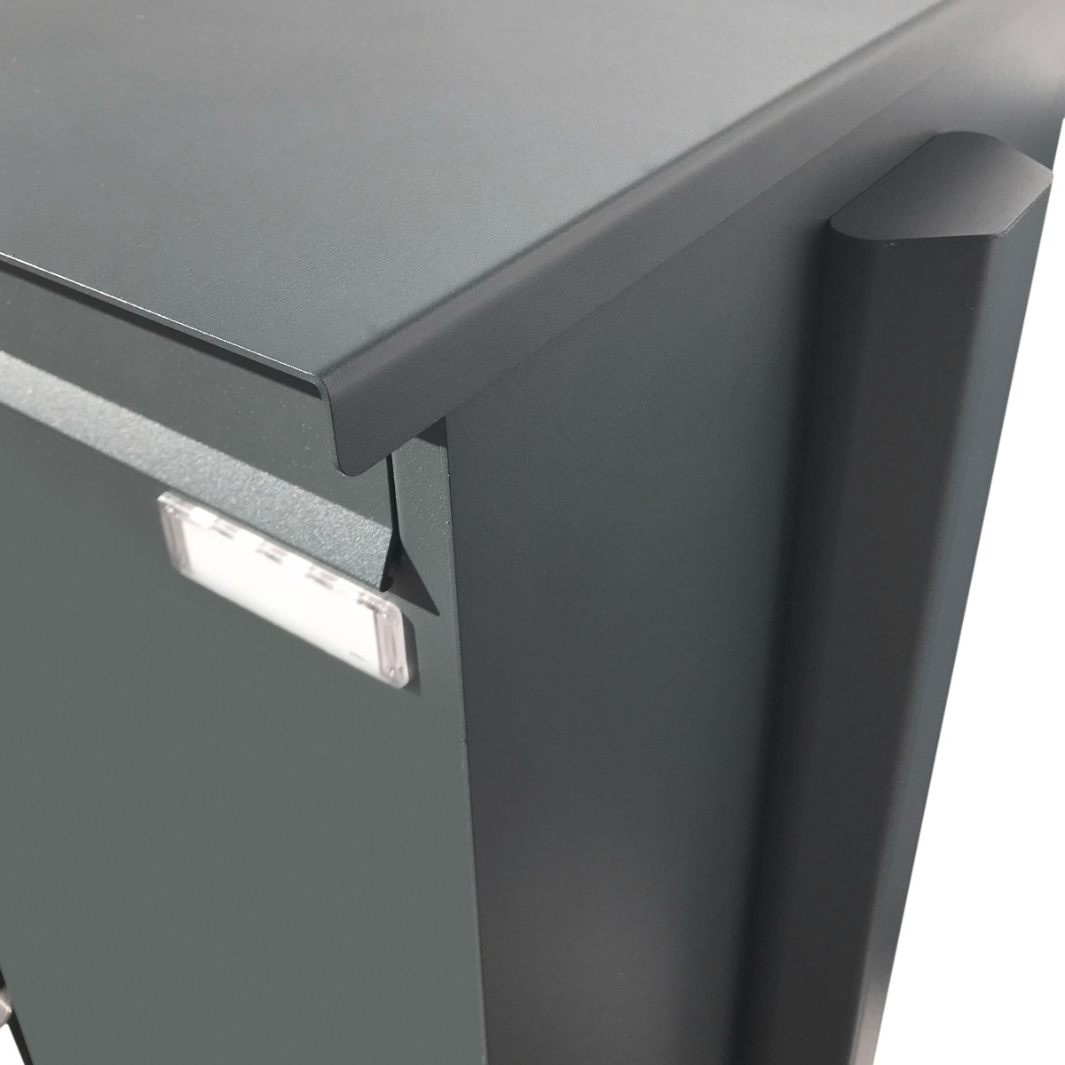 Großraumbriefkasten freistehend Design BASIC 380BP-550 ST-T mit Klingelkasten - RAL 7016 Anthrazit-Grau Großraumbriefkasten freistehend Design BASIC 380BP-550 ST-T mit Klingelkasten - RAL 7016 Anthrazit-Grau