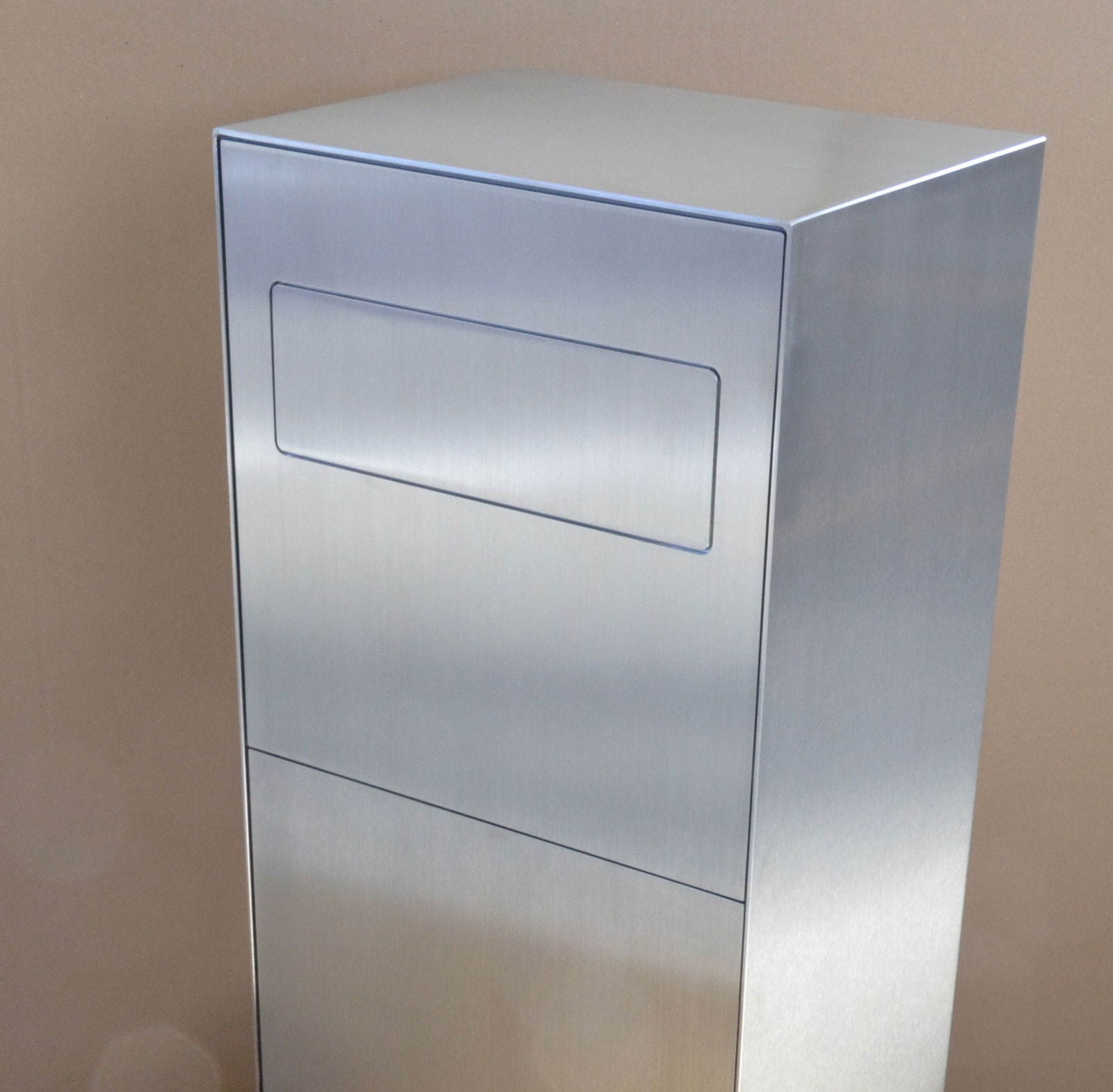 Security pedestal letterbox - A4 folder letterbox type 190 - polished stainless steel Security pedestal letterbox - A4 folder letterbox type 190 - polished stainless steel