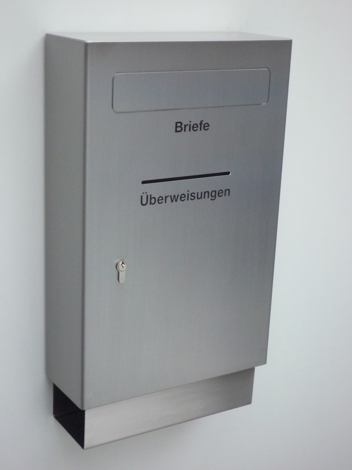 Sicherheits Briefkasten Typ 124 monoform + Überweisungen - Edelstahl geschliffen Sicherheits Briefkasten Typ 124 monoform + Überweisungen - Edelstahl geschliffen