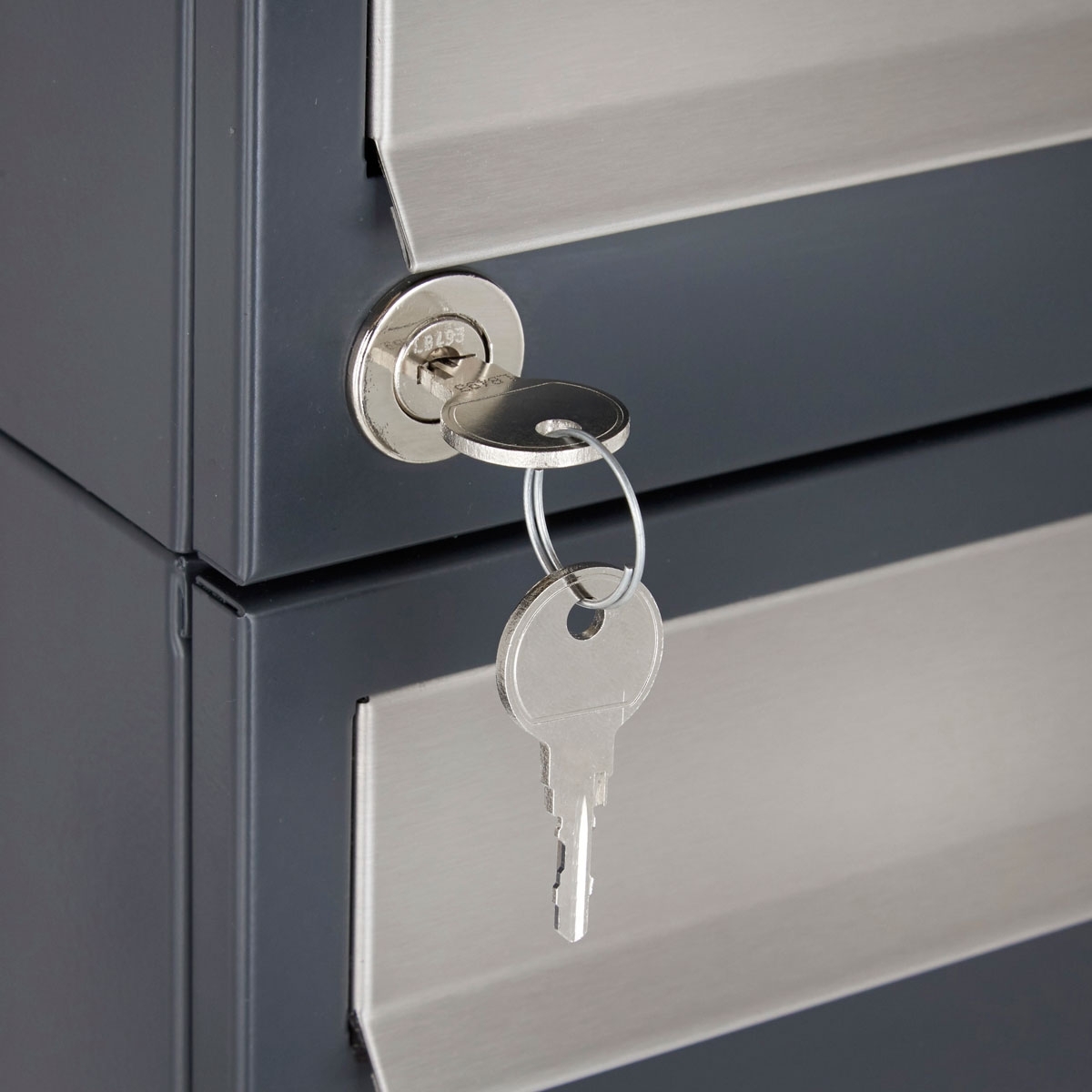 6er Standbriefkasten Design BASIC 385 ST-R mit Klingelkasten - Edelstahl-RAL 7016 anthrazitgrau 6er Standbriefkasten Design BASIC 385 ST-R mit Klingelkasten - Edelstahl-RAL 7016 anthrazitgrau