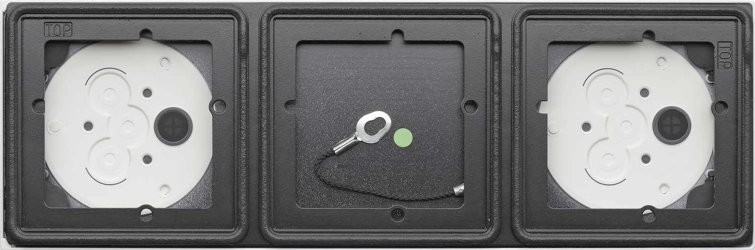 Gira System 106 surface-mounted housing, 3-gang - anthracite 5503910 Gira System 106 surface-mounted housing, 3-gang - anthracite 5503910