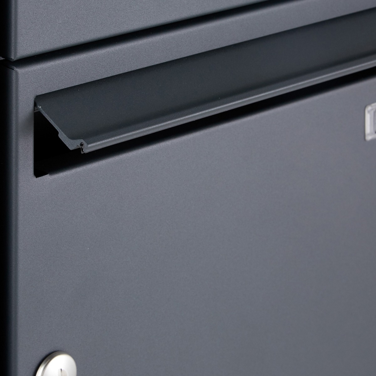 6er 2x3 Standbriefkasten Design BASIC 381 ST-R mit Zeitungsfach geschlossen - RAL 7016 anthrazitgrau