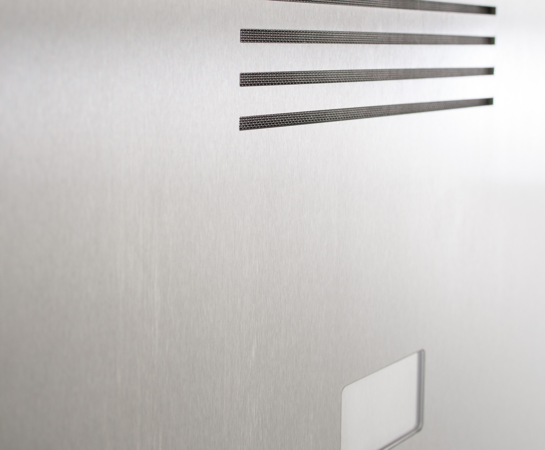 Cassetta per le lettere di design GRIMM - acciaio inox lucido con predisposizione per telecamera e impianto citofonico a sinistra Cassetta per le lettere di design GRIMM - acciaio inox lucido con predisposizione per telecamera e impianto citofonico a sinistra