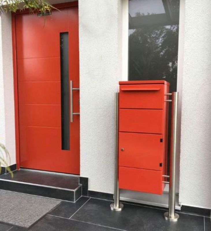 Free-standing parcel letterbox with lock technology  