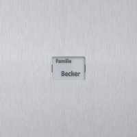 Namensschild DESIGNER aus Plexiglas (weiß hinterlegt) 44x32mm
